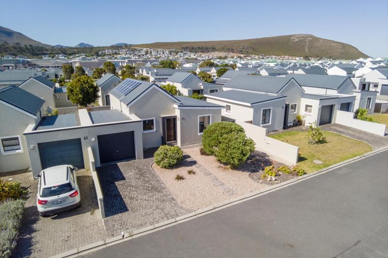 2 Bedroom Property for Sale in Sandbaai Western Cape